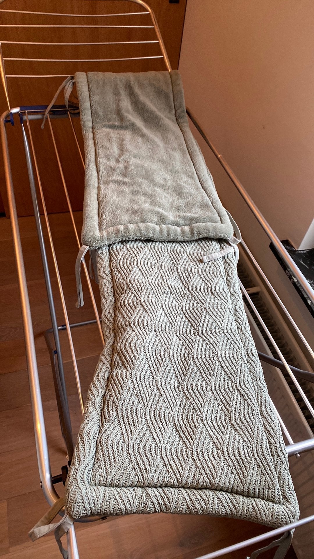Hoofsbeschermer / bedbumper ledikant, Ophalen, Zo goed als nieuw