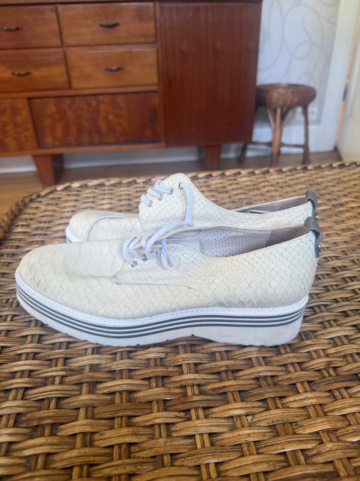 Crème Pertini loafers / veterschoenen - leer maat 41, Kleding | Dames, Schoenen, Ophalen of Verzenden, Gedragen, Beige, Instappers