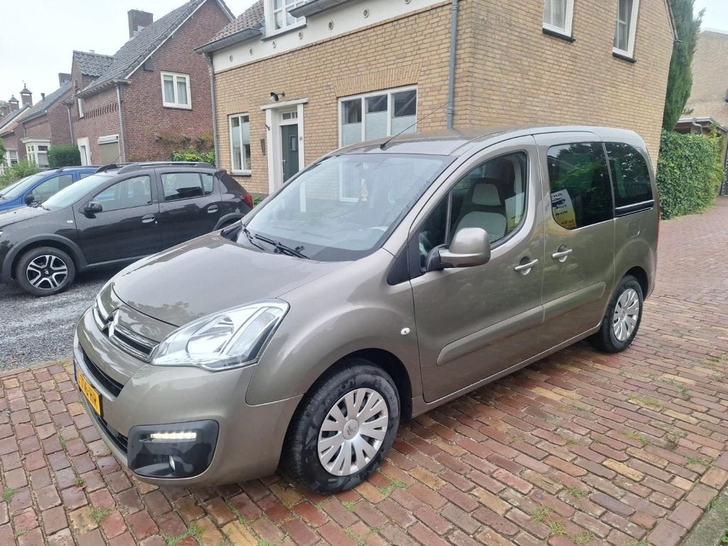 Citroën Berlingo 1.2 PureTech Feel (bj 2016), Voorwielaandrijving, Gebruikt, 1199 cc, Bruin