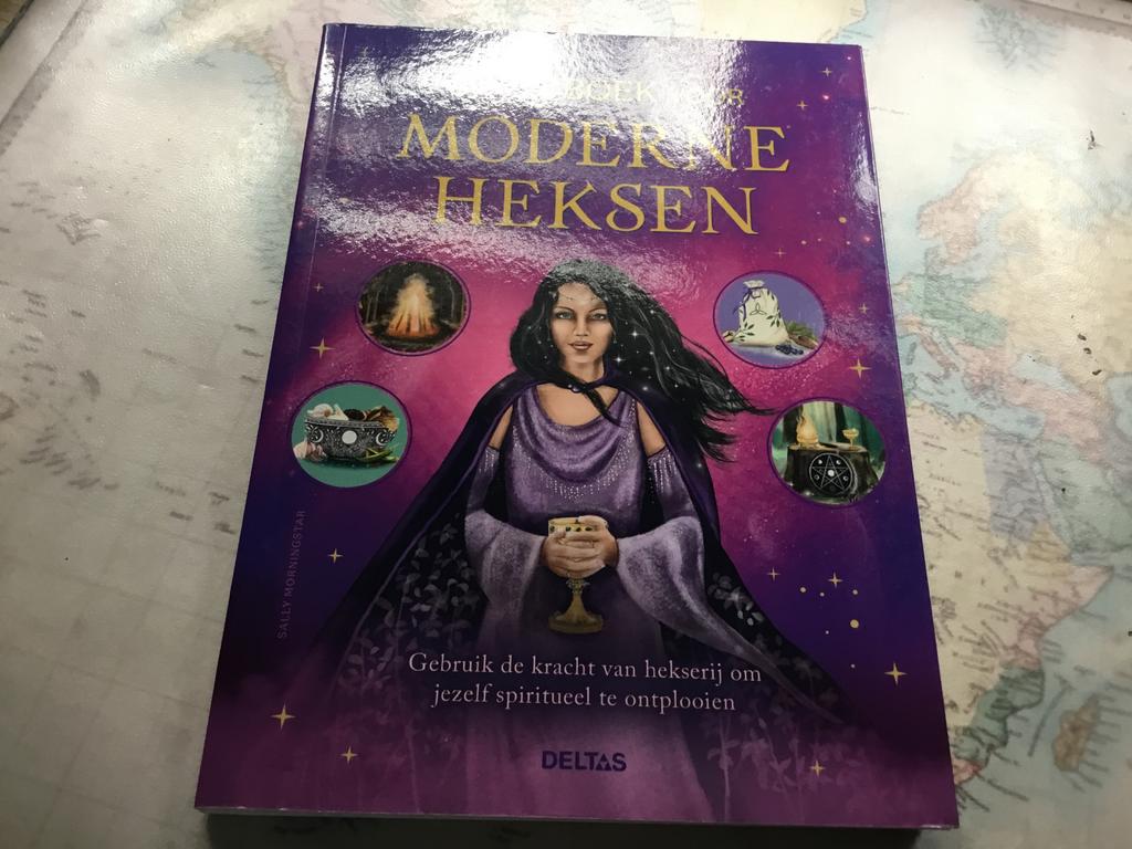 Wicca boek Moderne Heksen, Ophalen of Verzenden, Nieuw, Spiritualiteit algemeen, Instructieboek