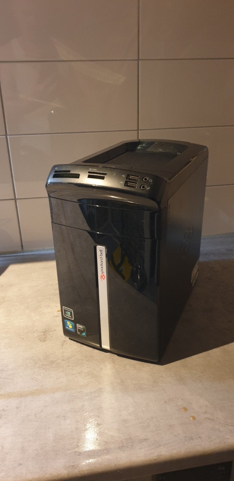 Packard Bell Desktop PC - AMD Phenom II, Windows 7, Gebruikt, Minder dan 4 GB, Ophalen of Verzenden, Met videokaart