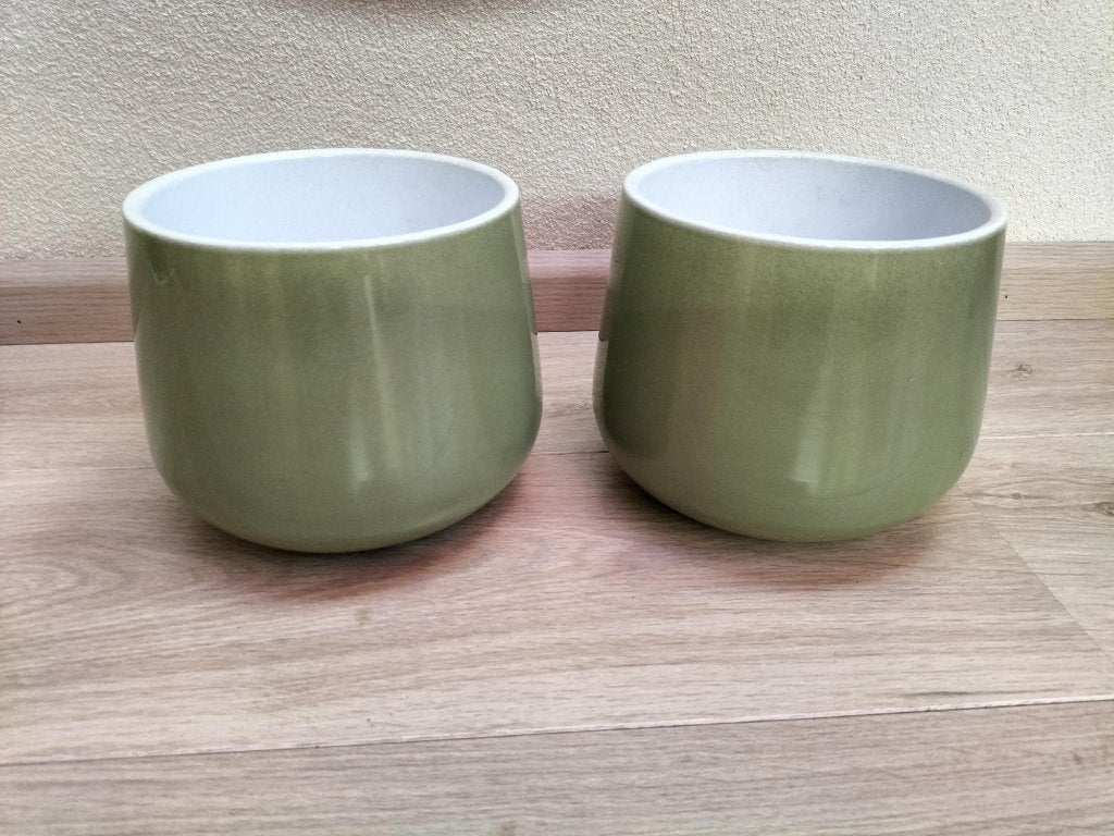 2 mooie grote groene bloempotten (19 cm breed en 15 cm hoog), Ophalen, Rond, Binnen, Zo goed als nieuw