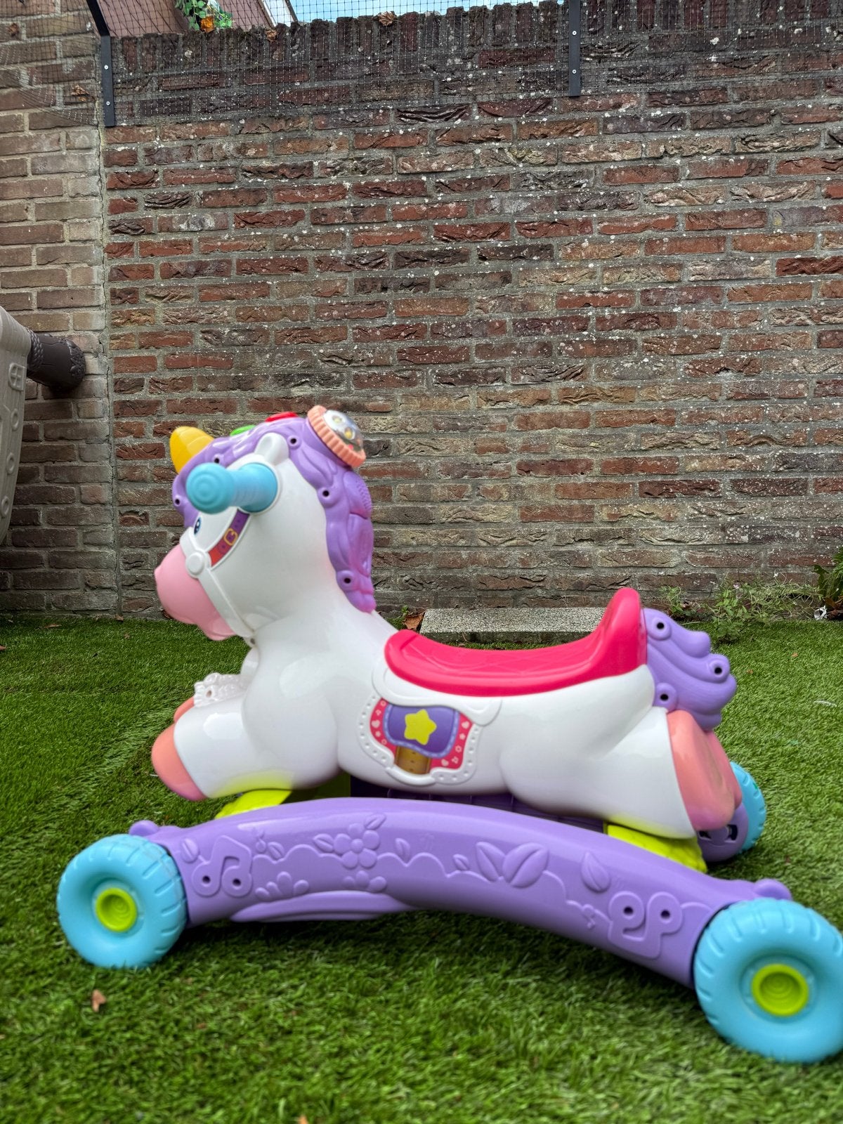 VTech Eenhoorn 3-in-1 Schommel, Loop en Rijpaardje, Kinderen en Baby's, Ophalen, Gebruikt, 6 maanden tot 2 jaar