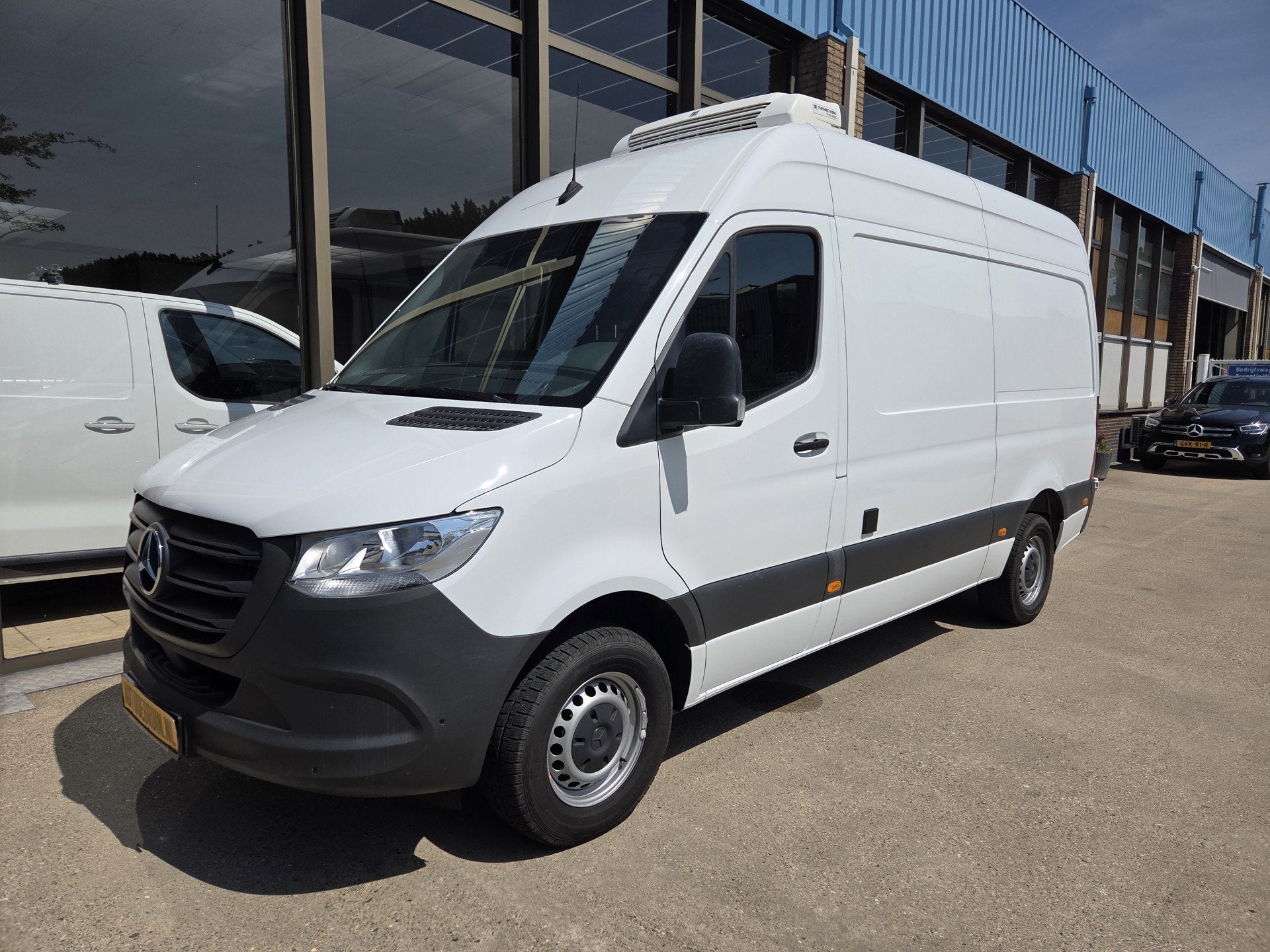 Mercedes-Benz Sprinter 317 CDI AUTM. L2/H2 KOELWAGEN - VRIES, Auto's, Automaat, Gebruikt, 4 cilinders, Wit