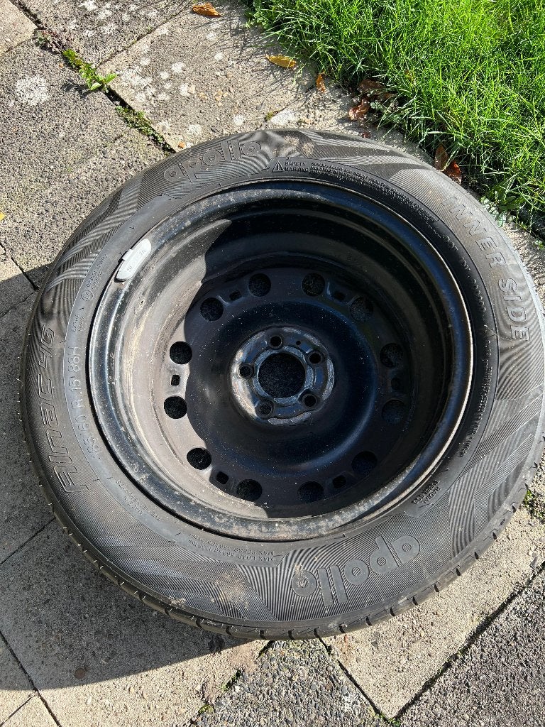 2 winterbanden + 2 zomerbanden op stalen velg – 185/60 R15, Auto diversen, Auto-accessoires, Ophalen, Gebruikt