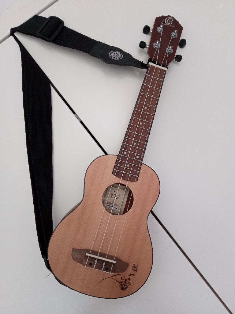 Ukulele Ortega RU5-SO (soprano) Full set!, Ophalen, Zo goed als nieuw, Overige typen, Met koffer