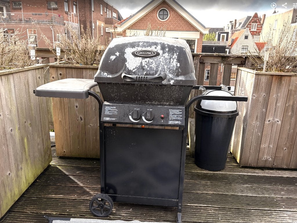 GrillPro gasbarbecue 2 branders + hoes – werkt goed, Ophalen, Gebruikt