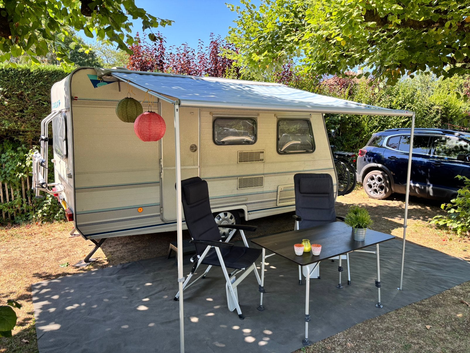 Lichtgewicht caravan met luifel en voortent, Caravans en Kamperen, Caravans, Particulier, 500 - 750 kg, Caravelair, Tot en met 4
