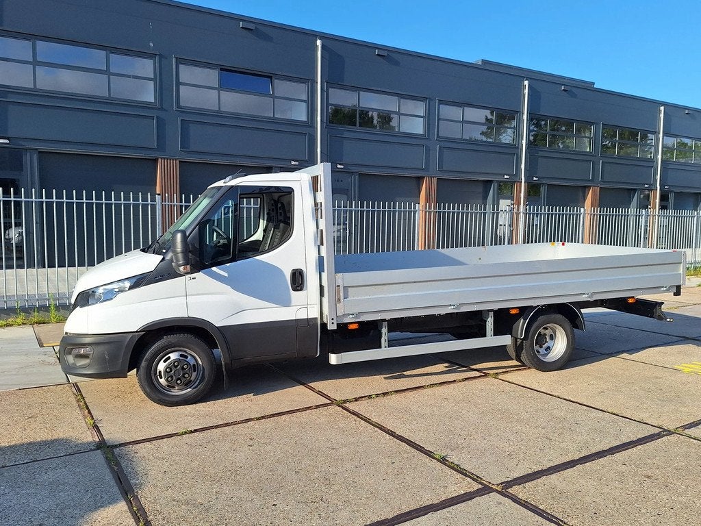 Iveco Daily 35C16 Open laadbak - Pick up (bj 2023), Achterwielaandrijving, Gebruikt, Euro 6, Wit