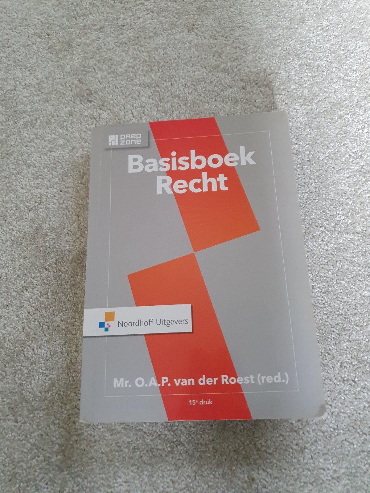 Basisboek Recht - 15e druk, Mr. O.A.P. van der Roest, Zo goed als nieuw, Gamma, HBO