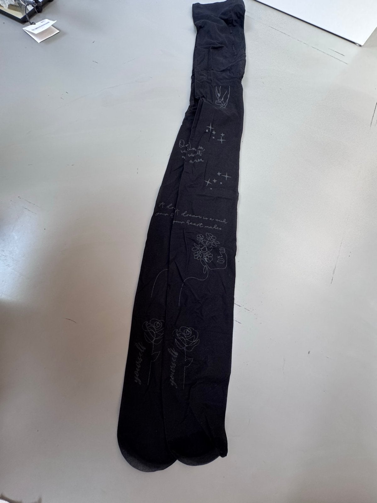 Zwarte panty met print - Nieuw, Ophalen of Verzenden, Nieuw, Zwart, Panty