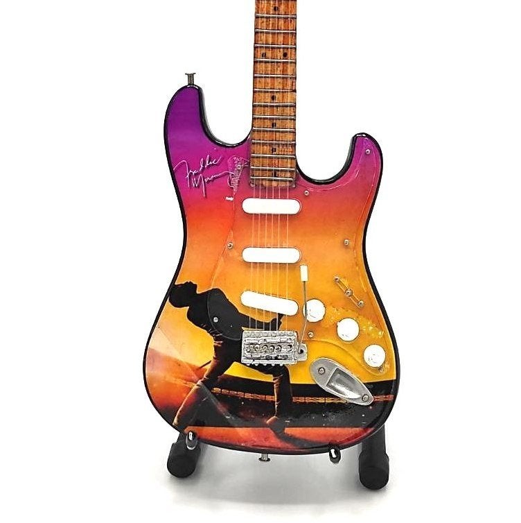 Freddie Mercury Bohemian Rhapsody mini gitaar 25 cm deco, Info@deconoord.nl, Deco Noord, Nieuw, Ophalen of Verzenden