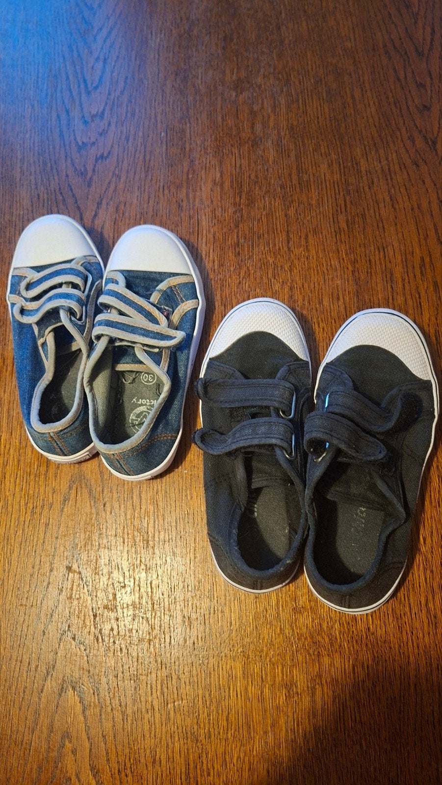 2 paar gymschoenen maat 30 en 31, Ophalen, Gebruikt, Jongen of Meisje, Schoenen