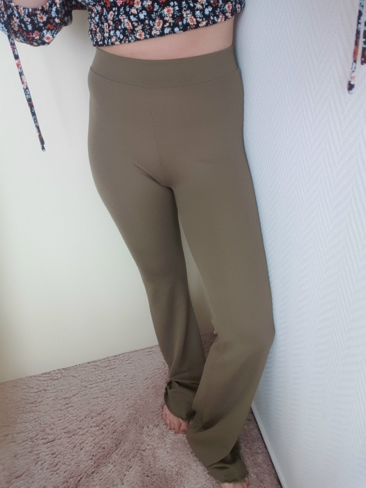 flared broek groen, Kleding | Dames, Broeken en Pantalons, Verzenden, Zo goed als nieuw, Maat 34 (XS) of kleiner, Lang