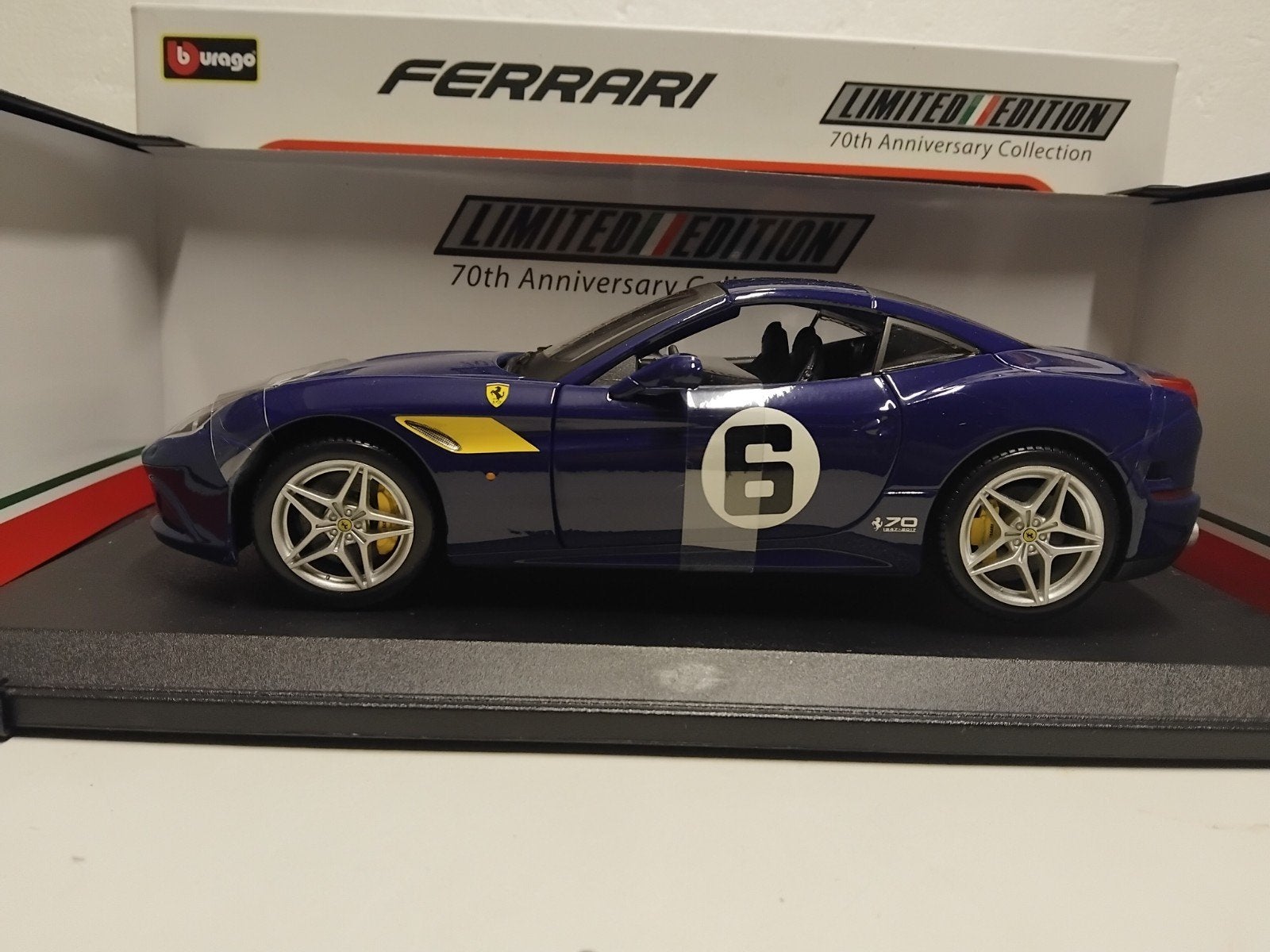 Ferrari California T closed top blauw #6  Bburago 1:18 KRD, Hobby en Vrije tijd, Ophalen of Verzenden, Zo goed als nieuw, Auto