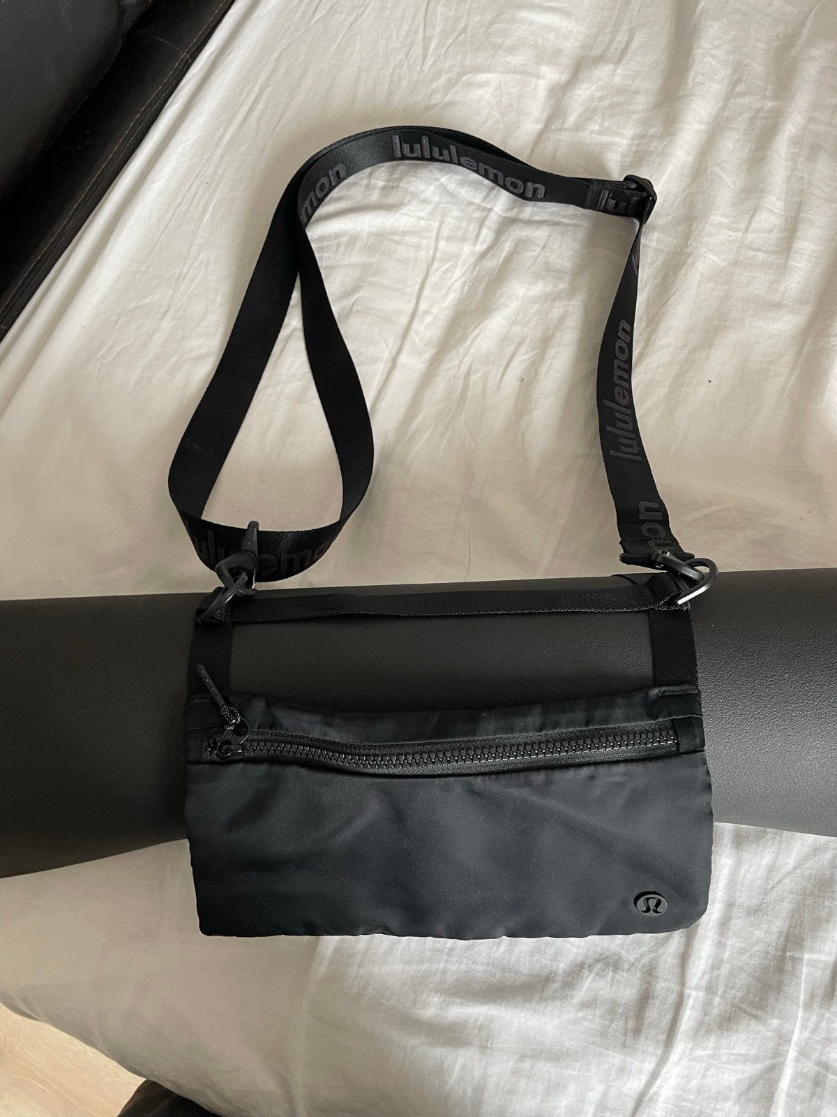Lululemon crossbody yoga mat carrier/tas, Ophalen of Verzenden, Zo goed als nieuw, Yogamat