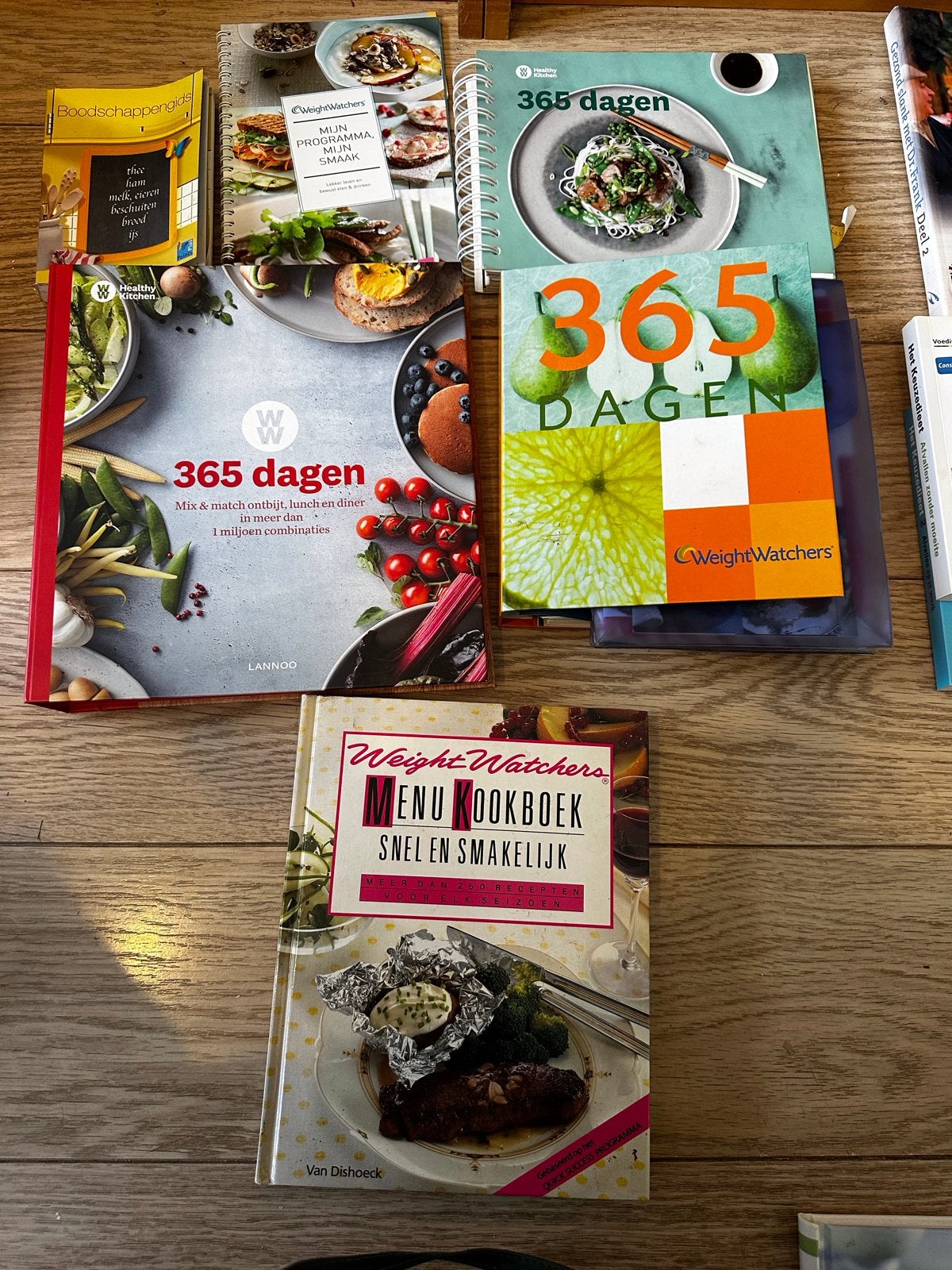 Weight Watchers div. Kookboeken: 365 Dagen, Menu Kookboek, Hoofdgerechten, Ophalen of Verzenden, Zo goed als nieuw, Gezond koken