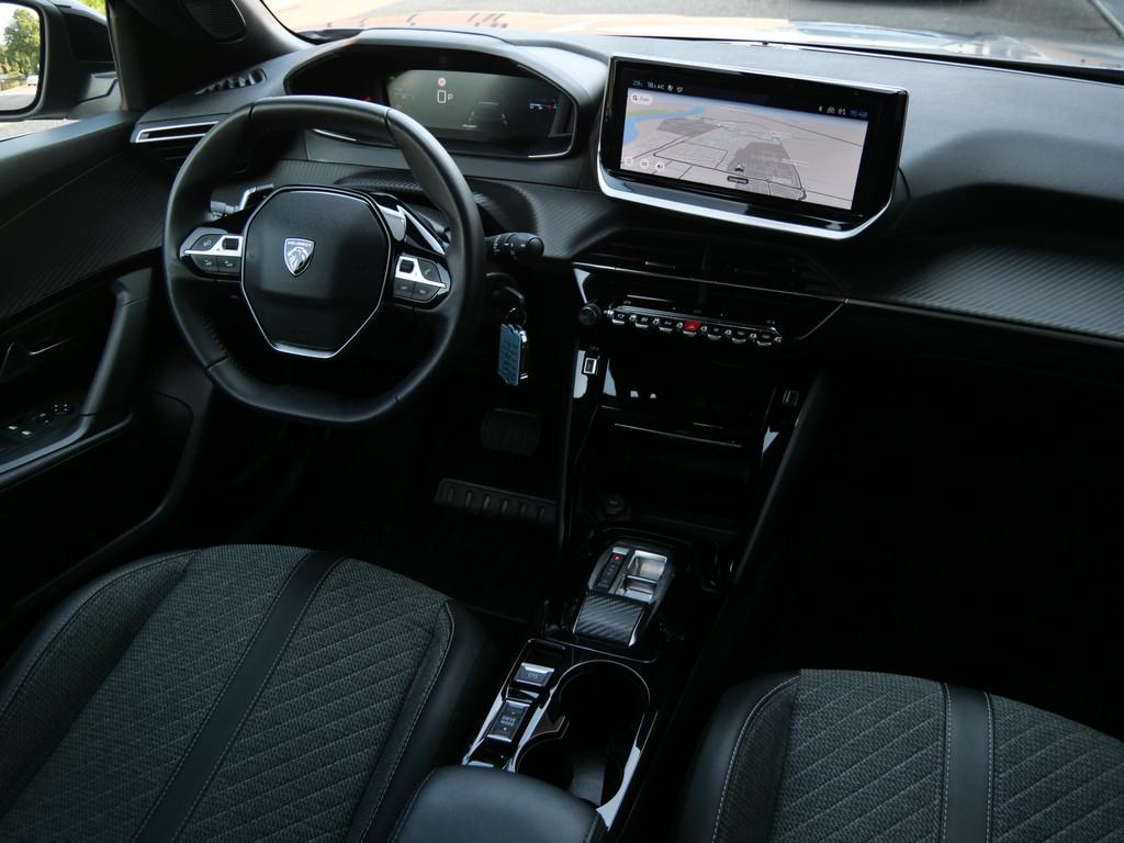 Peugeot 2008 1.2 PureTech 130pk Allure Automaat Navigatie /, Auto's, Peugeot, 1199 cc, Parkeersensor, Leder en Stof, 1180 kg