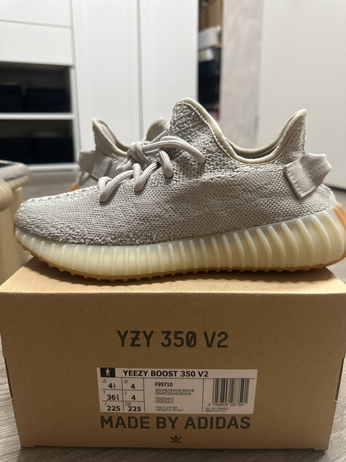 Yeezy Boost 350 V2 - Maat 36 2/3, Kleding | Dames, Ophalen, Zo goed als nieuw, Beige, Sneakers of Gympen