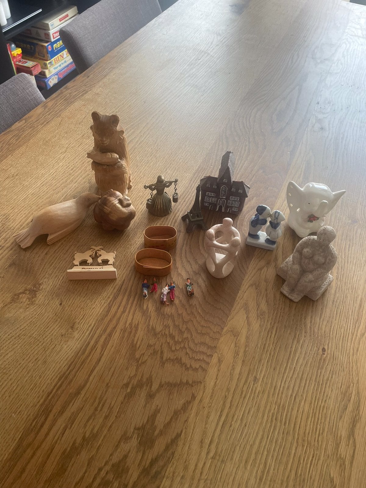 2 Nog mooie Houtsnijwerkjes - Beeldjes - Souvenirs e.d, Ophalen, Zo goed als nieuw, Meerkleurig, Overige materialen