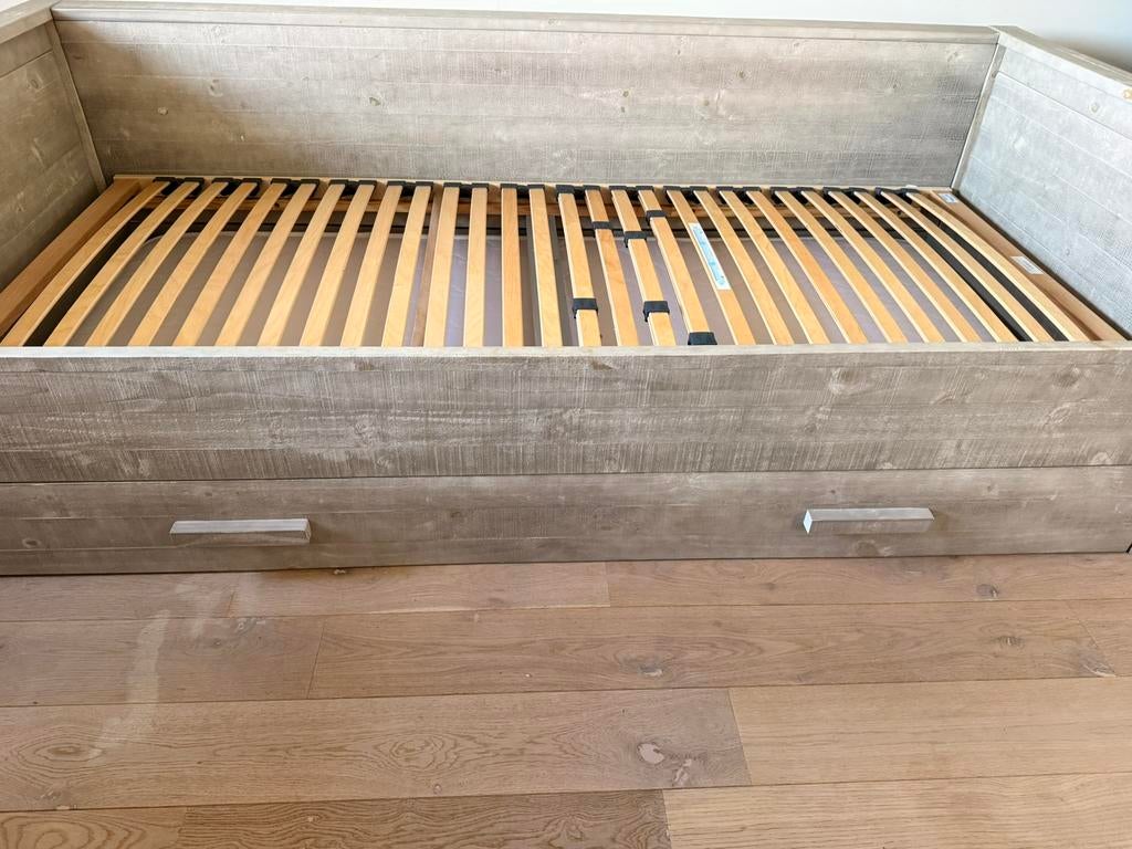 Twee 1 persoonsbedden met onderschuif bed (moeten snel weg), Huis en Inrichting, Slaapkamer | Bedden, Ophalen, Gebruikt, 90 cm
