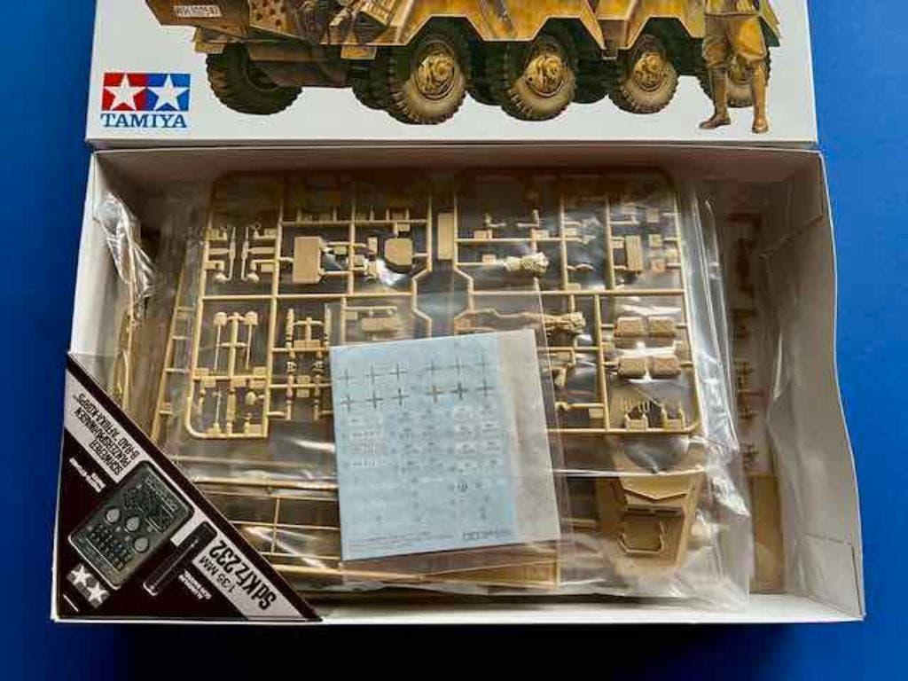 Tamiya	35297	Sd.Kfz.232 Panzerspähwagen 8-Rad "Afrika corps, Verzenden, 1:32 tot 1:50, Nieuw, Italeri