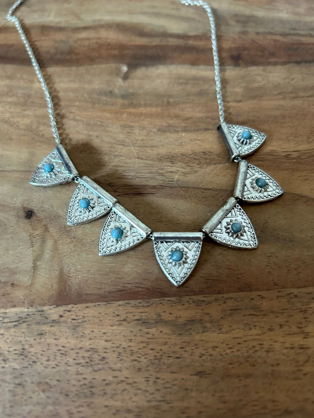 Zilverkleurige ketting met turquoise accenten, Overige materialen, Ophalen of Verzenden, Zo goed als nieuw, Met edelsteen