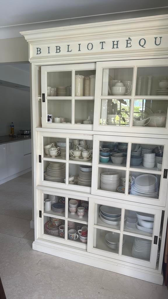 Mooie kast met schuifdeuren, Huis en Inrichting, Kasten | Buffetkasten, Ophalen of Verzenden, Gebruikt, 25 tot 50 cm, Hoogte 227 diepte35 breedte  135
