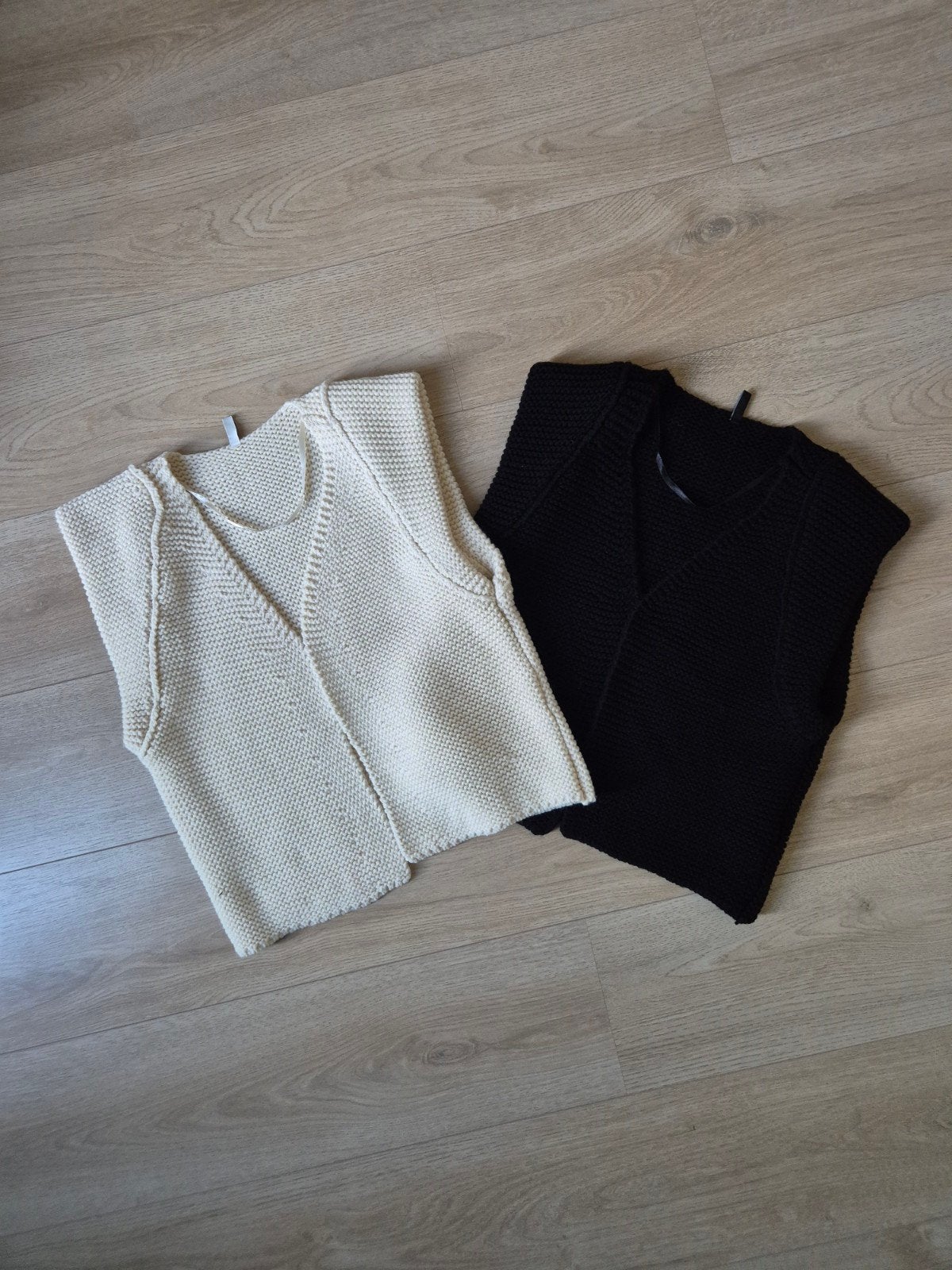 2x gebreide giletjes creme+zwart van Vero Moda maat S NIEUW!, Kleding | Dames, Bodywarmers, Vero Moda, Zwart, Nieuw, Ophalen of Verzenden