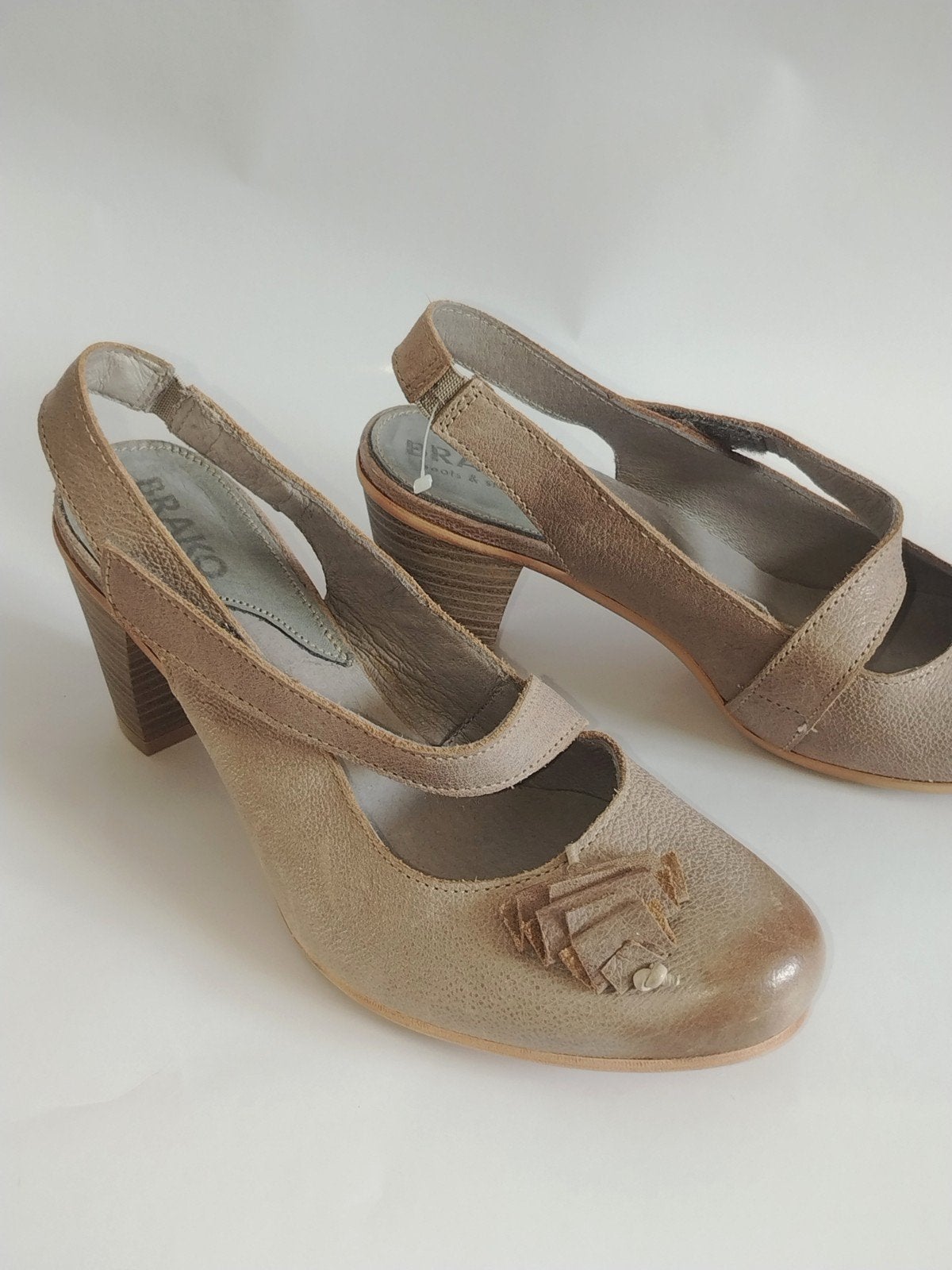 Handgemaakte leren Brako sandalen/hakken – Taupe / Beigegrij, Beige, Nieuw, Dansschoenen, Ophalen of Verzenden