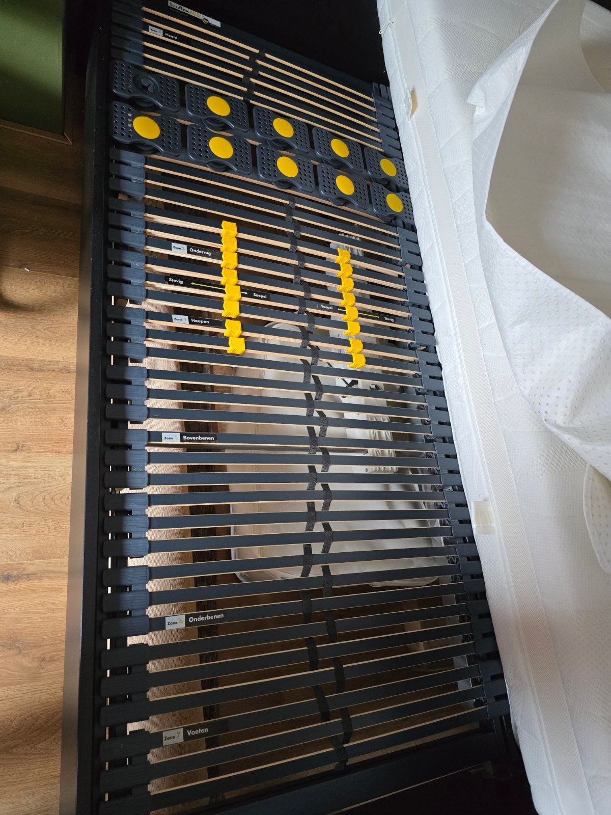 2x Bossflex 600 Elektr Verstelbare Lattenbodems 90x200, Ophalen, 90 cm, Eenpersoons, Zo goed als nieuw