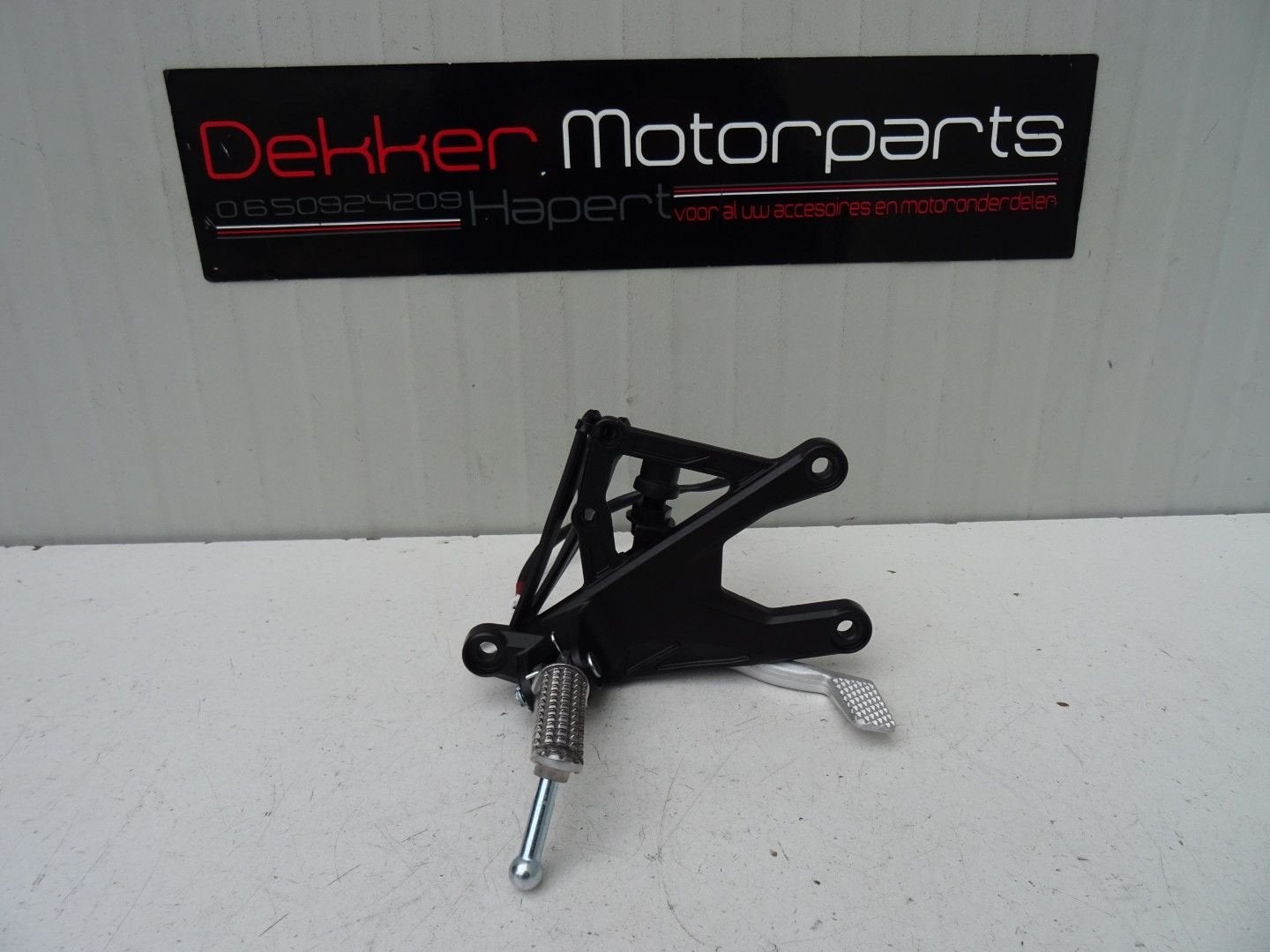 Remset / Rechter Voetsteun Yamaha YZF R1 / M 2015-2020-2025, Motoren, -, -, Nieuw, Ophalen of Verzenden
