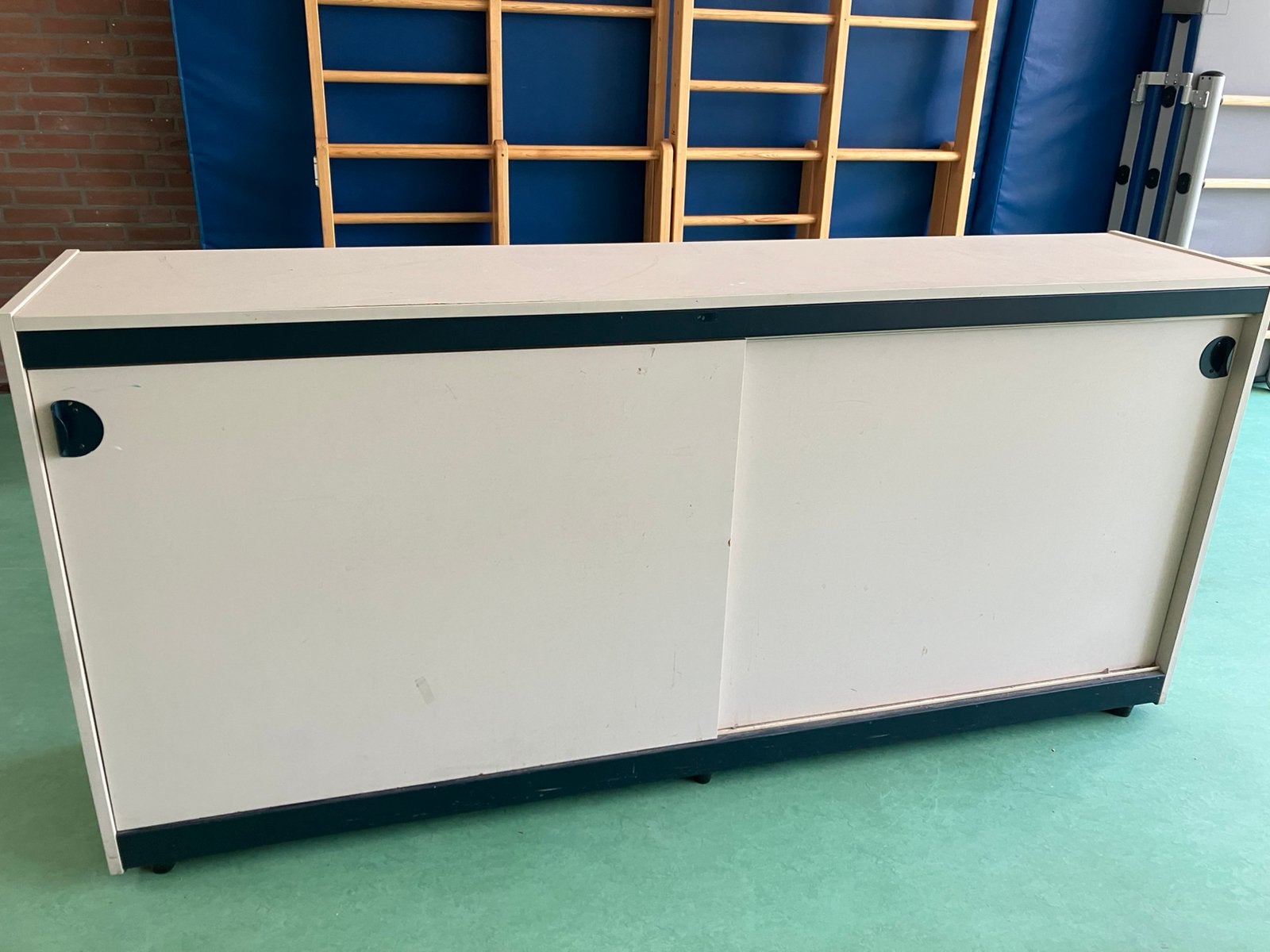 Gratis af te halen schoolkast / kast met schuifdeuren, Ophalen, Gebruikt, Overige merken