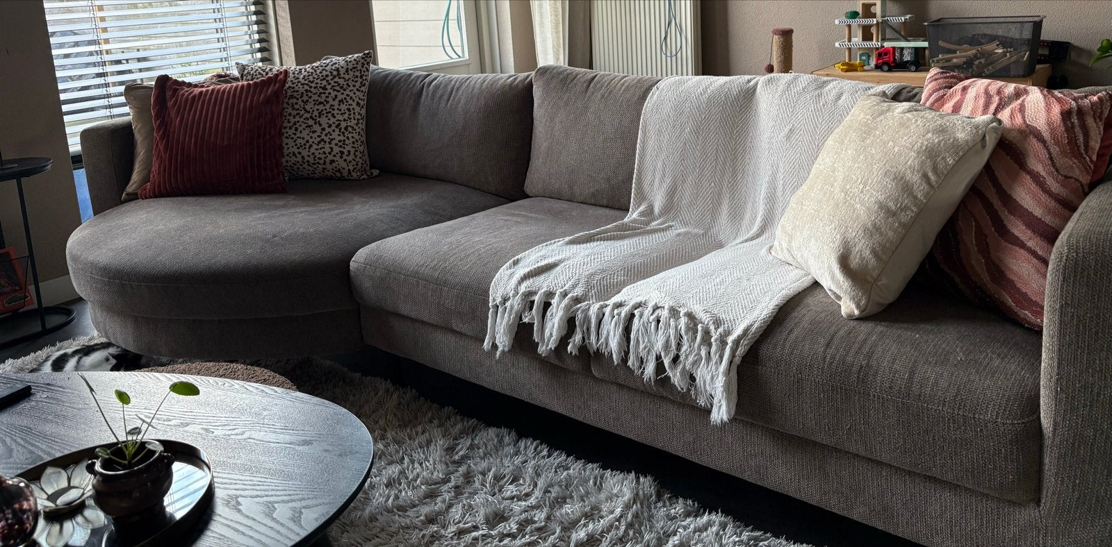 Wehkamp Hoekbank Taupe/Grijs met Lounge - Zachte Stof, Huis en Inrichting, Ophalen, 250 tot 300 cm, Gebruikt, Hoekbank
