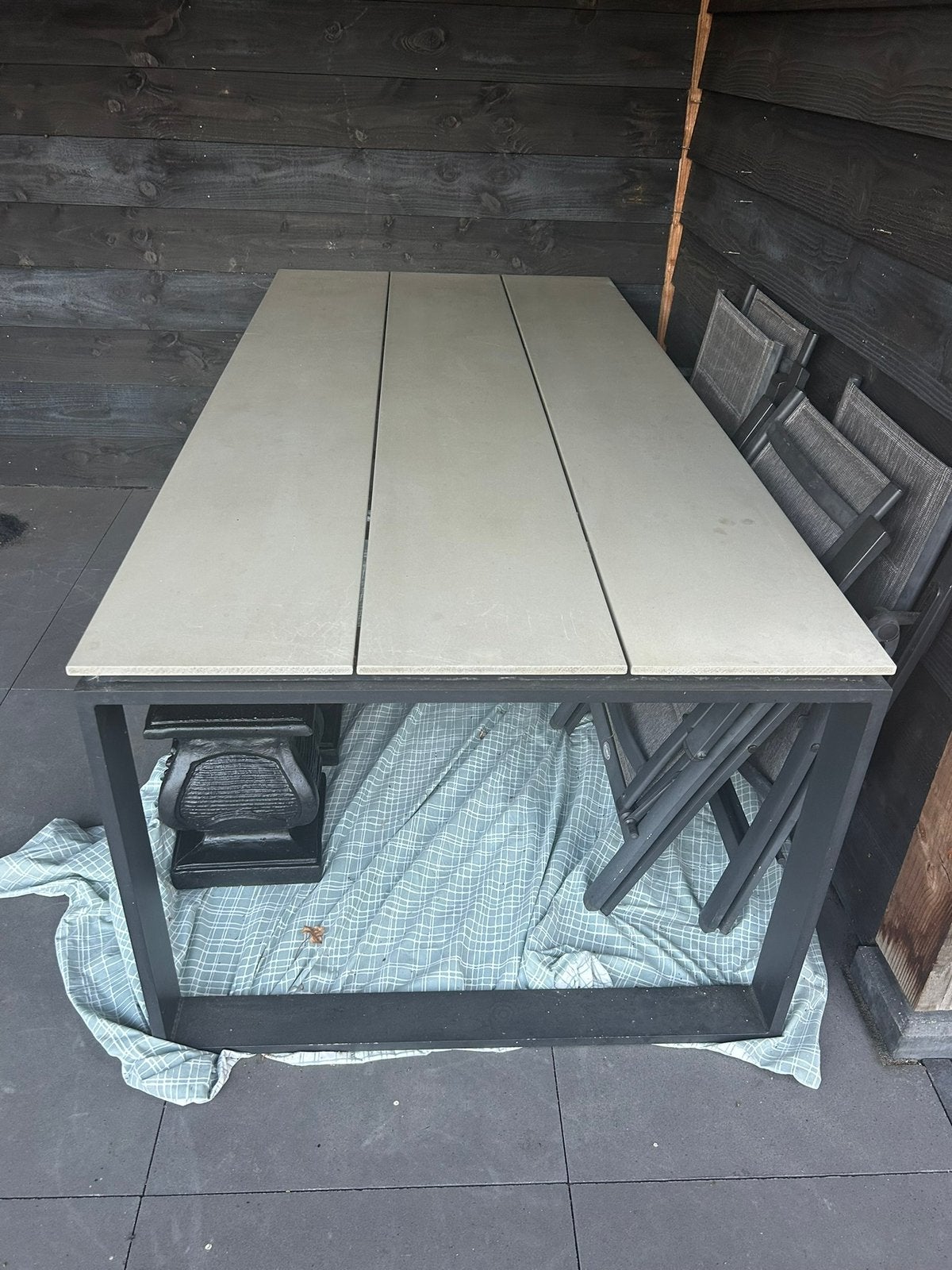 Gratis tuin tafel met 4 stoelen voor kratje bier, Tuin en Terras, Ophalen, Gebruikt