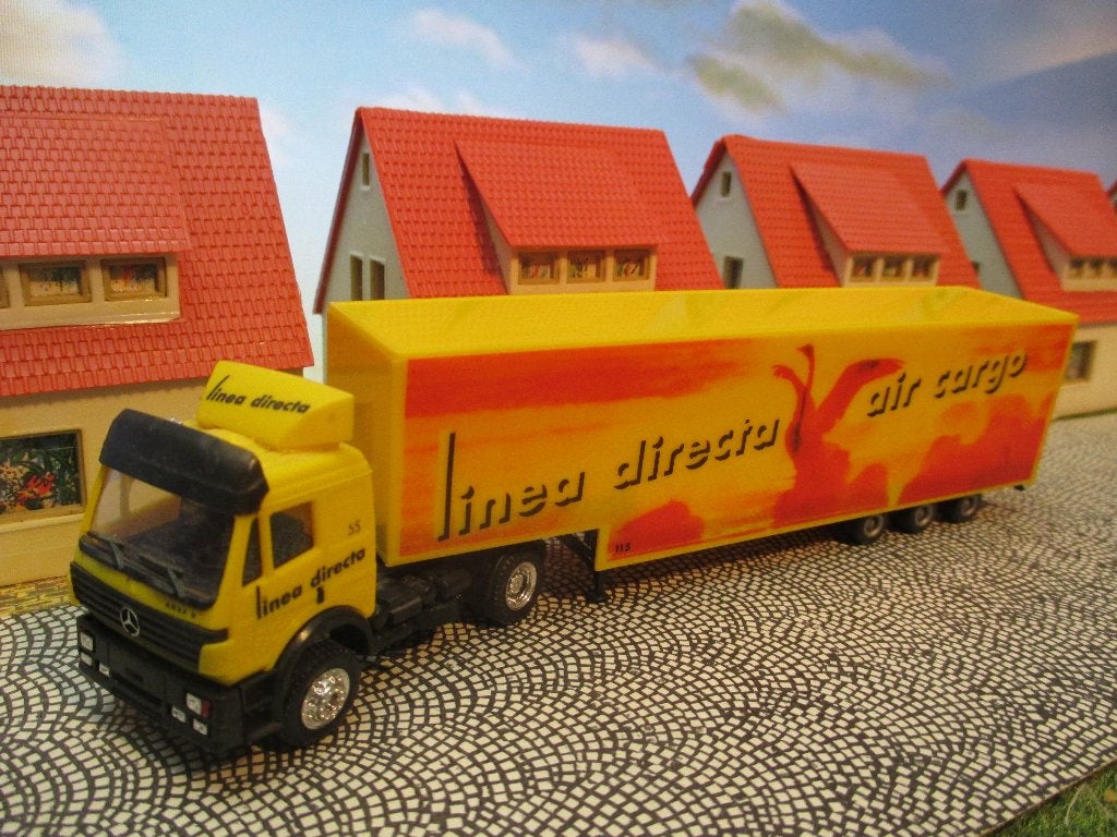 Mercedes Benz SK 1748+ Jumbo trailer Linea Directa Air Cargo, Ophalen of Verzenden, Zo goed als nieuw, Bus of Vrachtwagen, Herpa