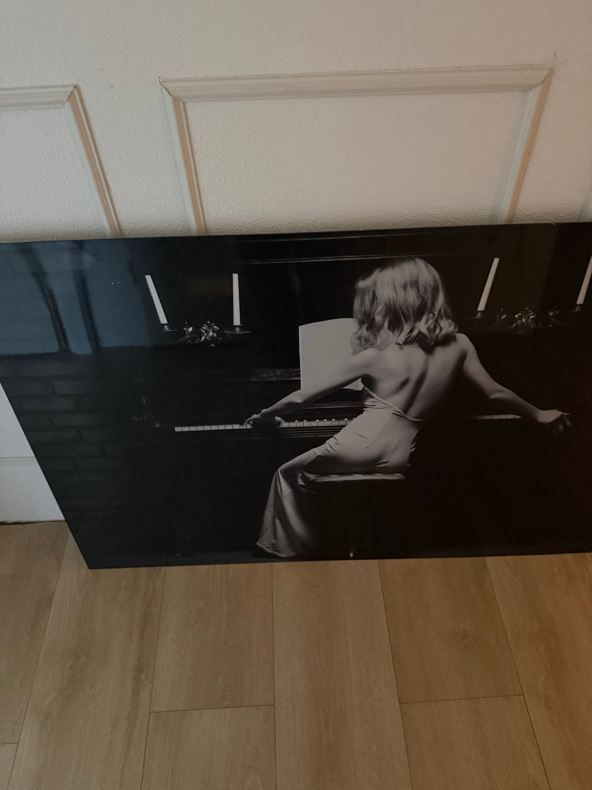 Zwart-wit schilderij, Ophalen