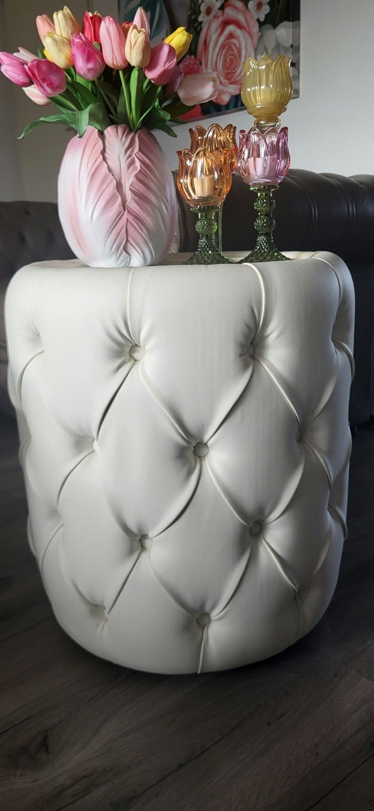 mooie wit lederen bijzettafel chesterfield spiegelblad, Ophalen, Leer, Zo goed als nieuw, 50 tot 75 cm