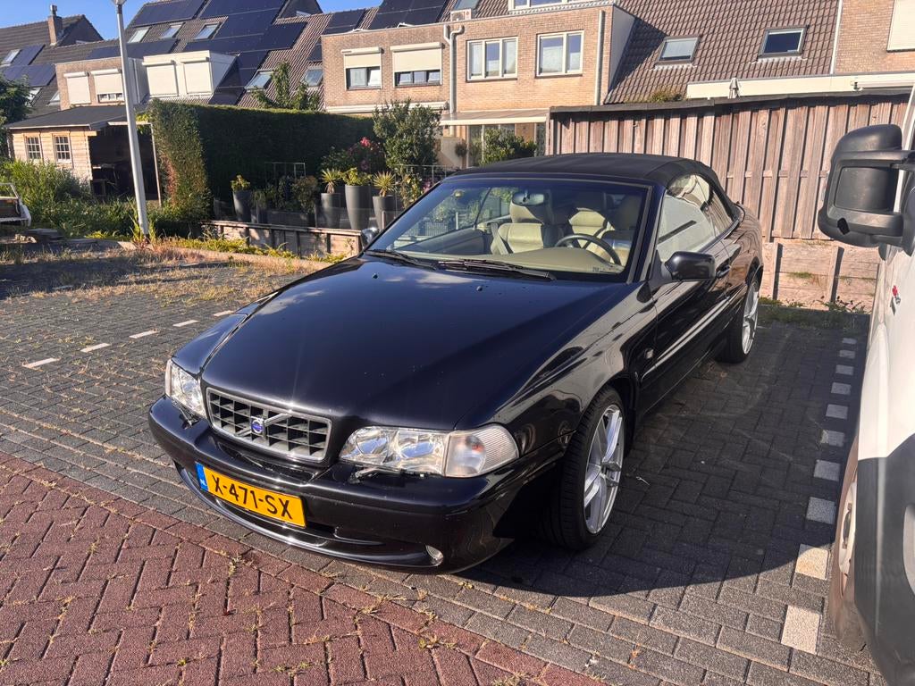 Volvo C70 2.0 T 163PK DAK DEFECT! 2004 208000km, Auto's, Volvo, Voorwielaandrijving, C70, 1581 kg, 4 stoelen