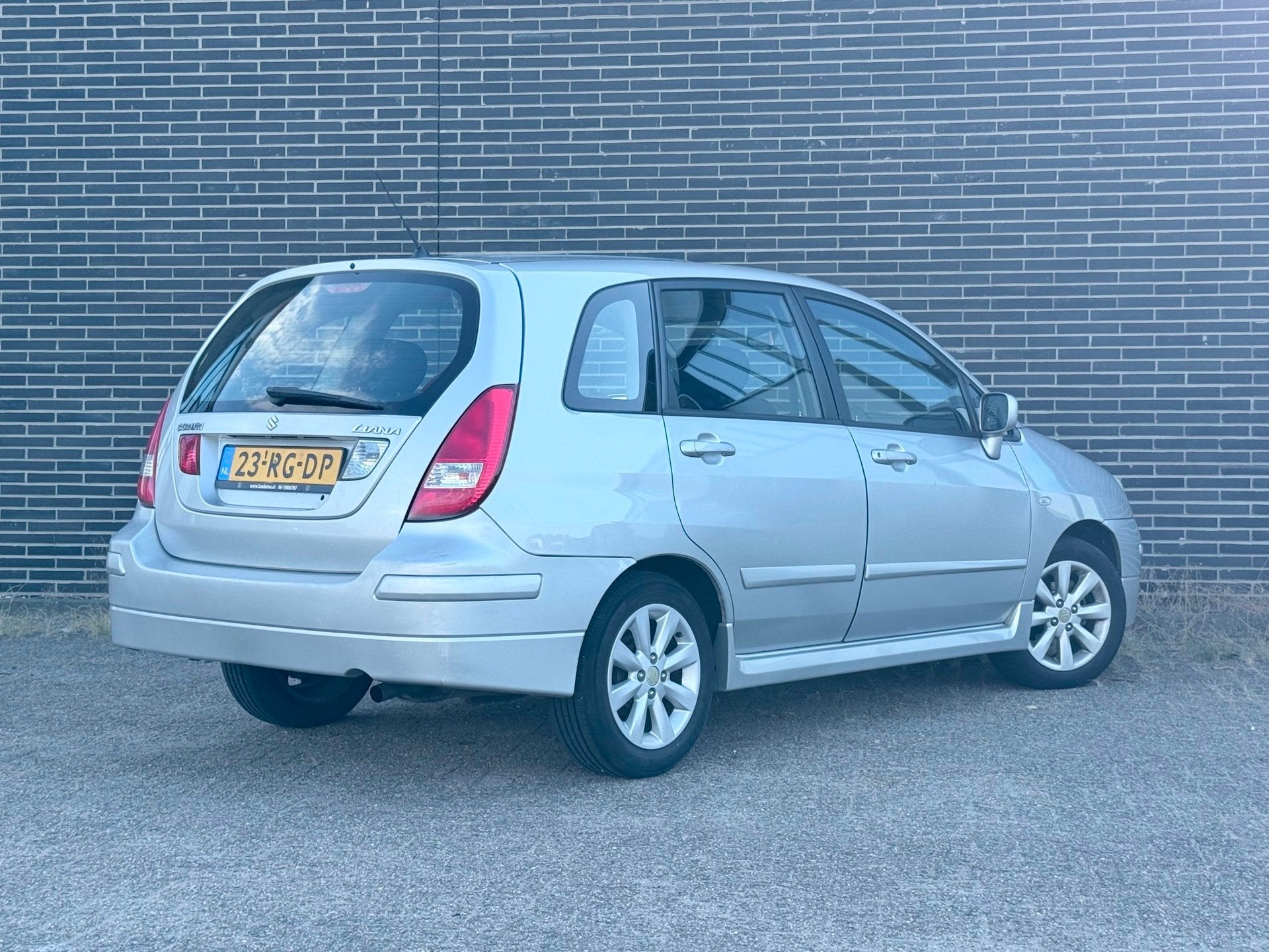 Suzuki Liana 1.6 Exclusive Airco, Nieuwe Apk!, Voorwielaandrijving, Metallic lak, 4 cilinders, 400 kg