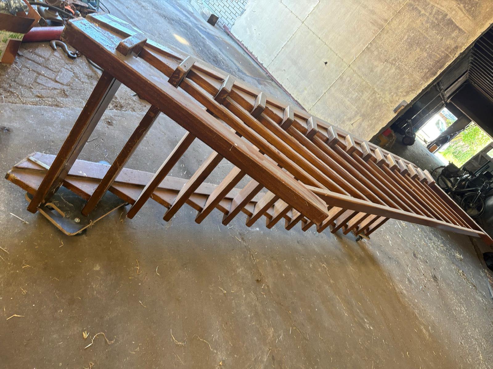 Open eiken trap met 15 treden, Ophalen, Gebruikt, Trap, 2 tot 4 meter