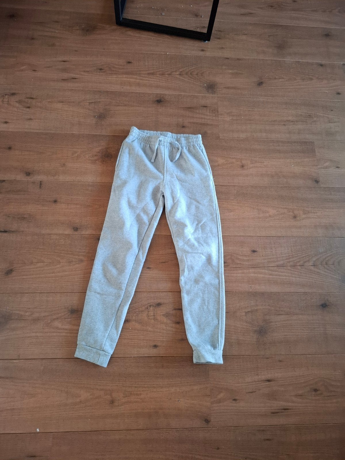 Grijze joggingbroek maat 134/140, Kinderen en Baby's, Kinderkleding | Maat 134, Broek, Gebruikt, Jongen of Meisje, Ophalen of Verzenden