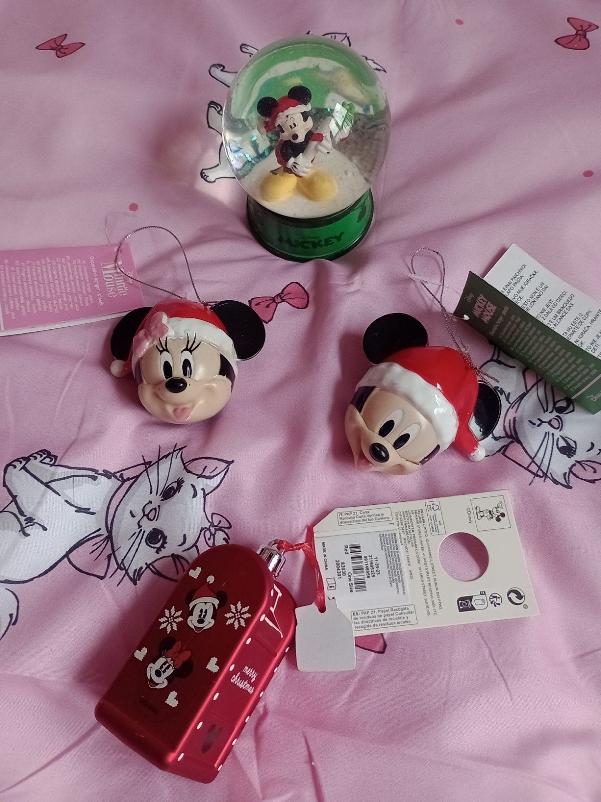 leuke. Disney kersthangers en snowglobe Mickey en Minnie, Ophalen of Verzenden, Mickey Mouse, Nieuw, Beeldje of Figuurtje