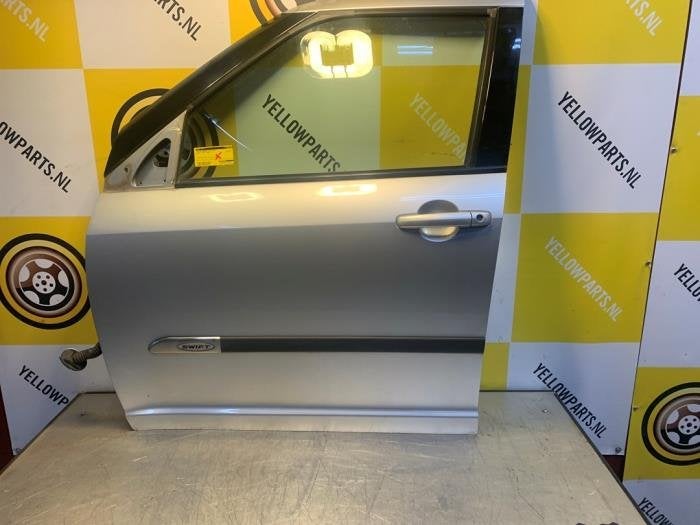Portier 4Deurs links-voor van een Suzuki Swift (Z2S), Gebruikt, -, Deur, -