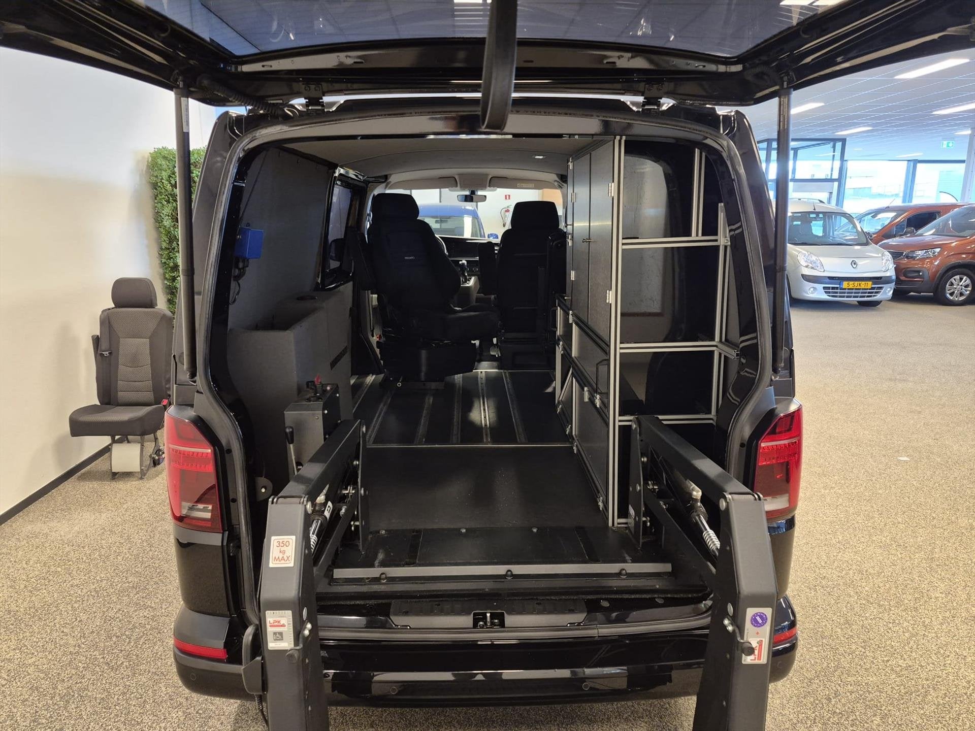 Volkswagen Transporter L2H1 Rolstoelbus Automaat - 2x zijsch, Automaat, 12 maanden, Stof, Gebruikt