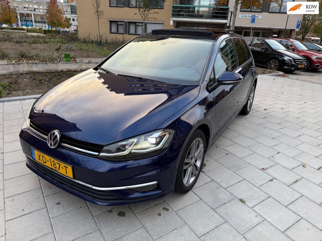 Volkswagen Golf 1.6 TDI | PANO | READ TEXT! | PDC | Keyless, Voorwielaandrijving, Gebruikt, 4 cilinders, Blauw