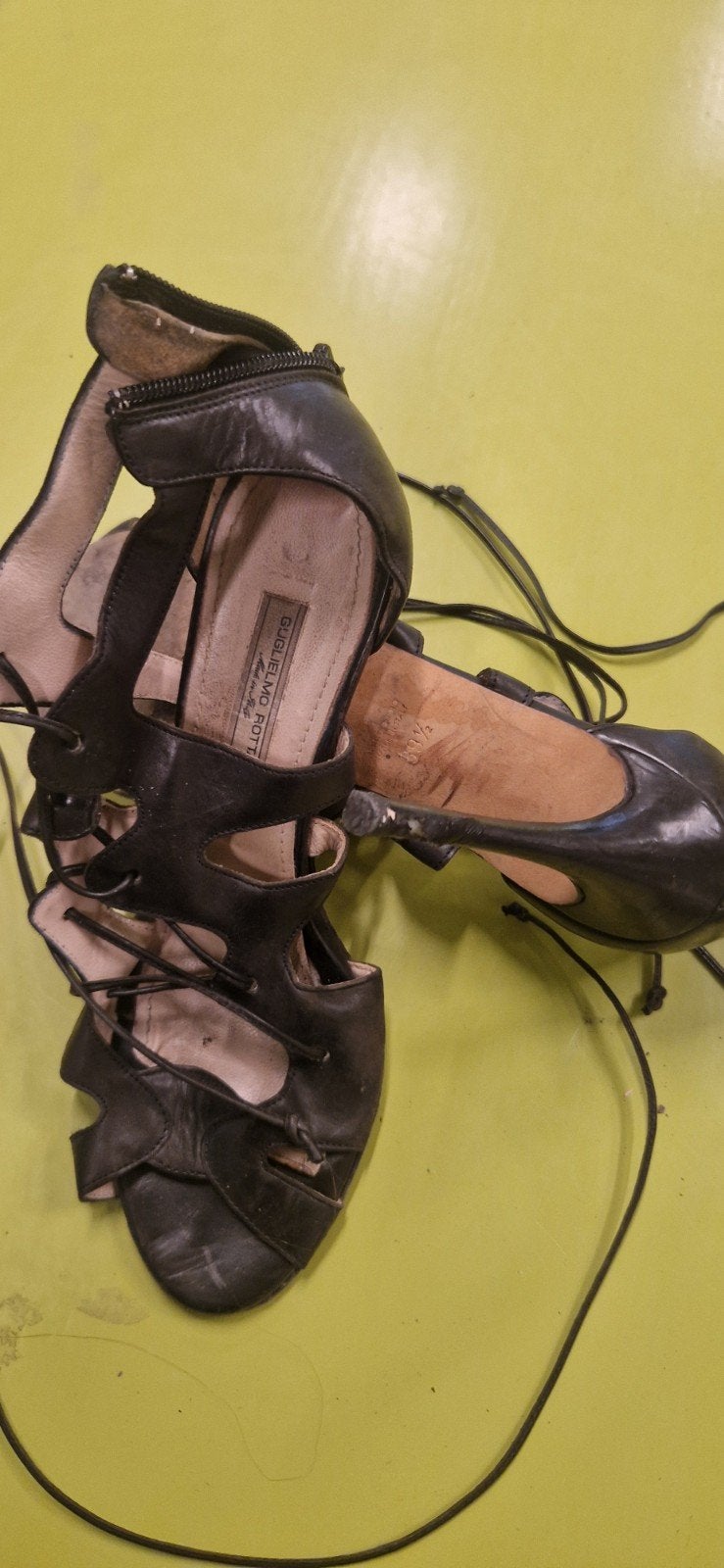 zwarte open Pump met straps vóór kuiten, Ophalen, Zo goed als nieuw, Zwart