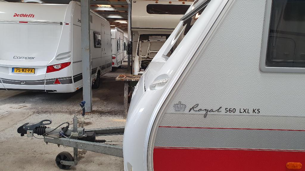 KABE Royal 560 LXL KS 2010, Caravans en Kamperen, Caravans, Particulier, tot en met 4, 1500 - 2000 kg, Overige, Kabe, Vast bed