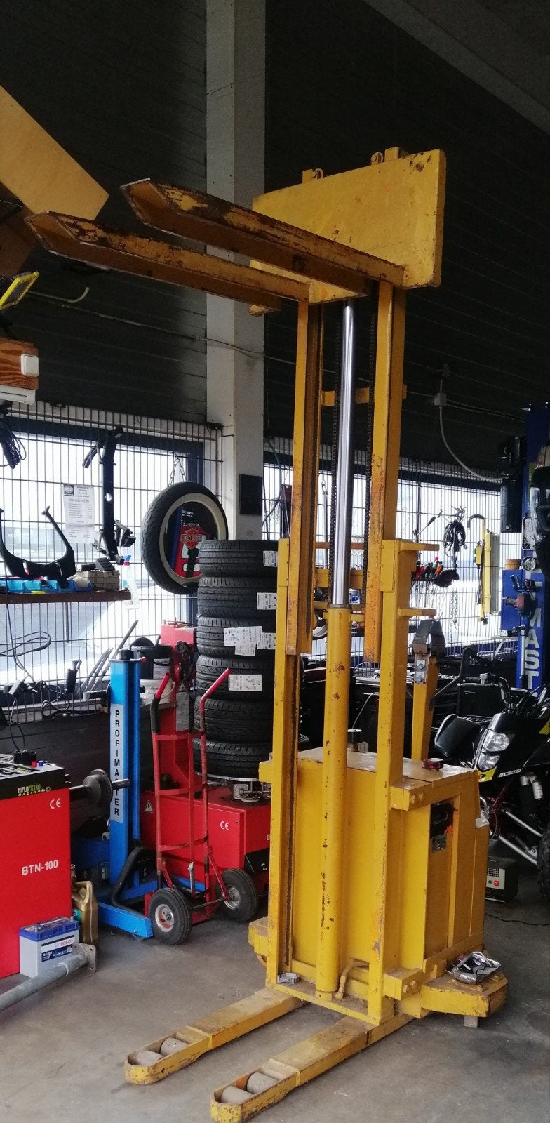 Stapelaar palletwagen electrisch 12V 260cm +/- 1500KG, Ophalen, Gebruikt