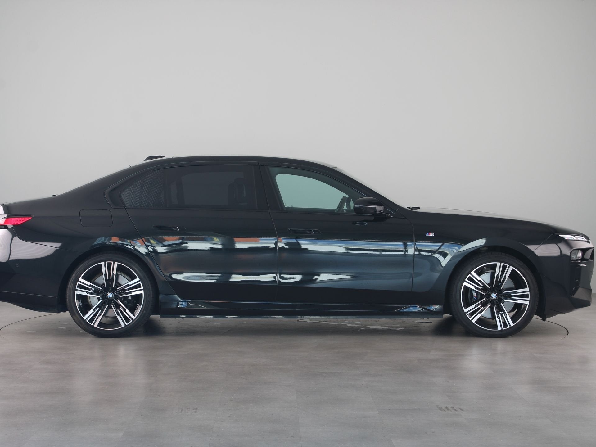 BMW i7 xDrive60 (bj 2023, automaat), Auto's, Gebruikt, Zwart, 137 €/maand, Zwart